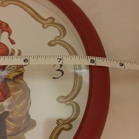 Santa Clock plays music - Picture 2 of 4